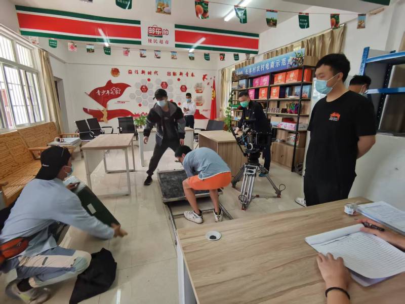 阿克苏广告片拍摄公司：极简主义践行者，少即是多的视觉哲学